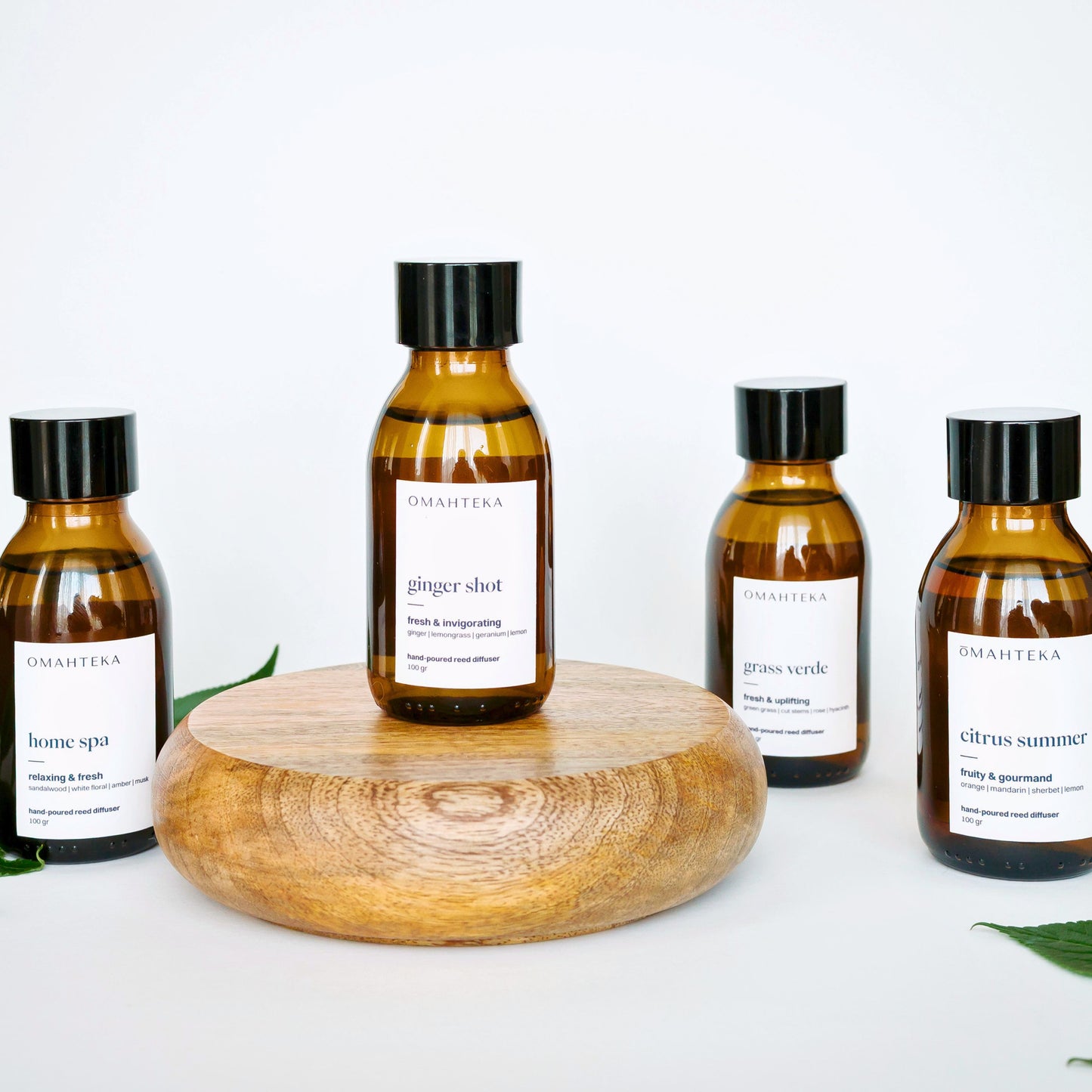 Fresh AF Set de la Omahteka este alegerea ideală pentru cei care nu se pot decide la o singură aromă. 4 tipuri de fresh, 4 personalități diferite: de la nota exotică a Citrus Summer, la prospețimea naturală a Grass Verde, energia condimentată a Ginger Shot și confortul de spa al aromei Home Spa.