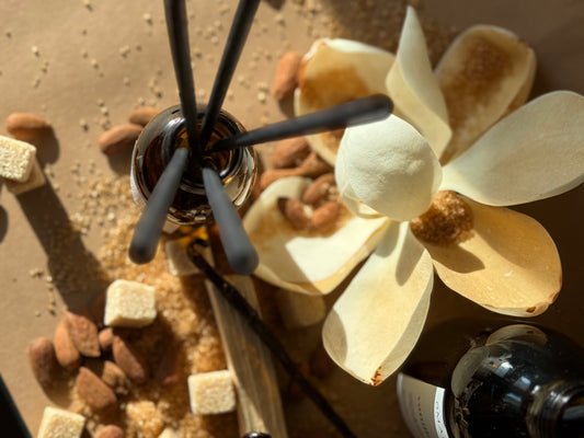 Difuzor de cameră Vanilla Sky – parfum ambiental cu note dulci de vanilie, zahăr brun și boabe de tonka, perfect pentru un spațiu confortabil.