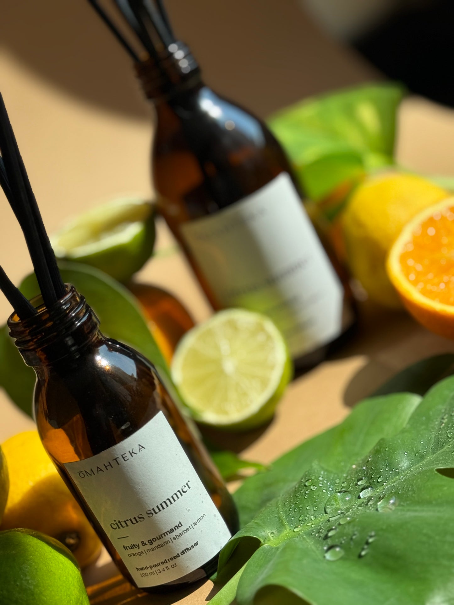 Omahteka Citrus Summer – parfum ambiental cu bețișoare și aromă tonică de citrice, ideal pentru revitalizarea dormitorului sau livingului.