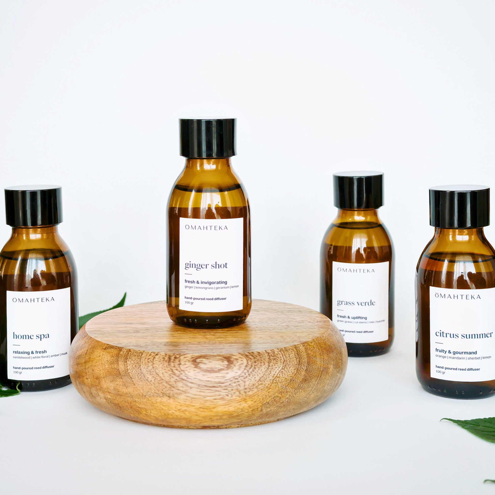 Fresh AF Set de la Omahteka este alegerea ideală pentru cei care nu se pot decide la o singură aromă. 4 tipuri de fresh, 4 personalități diferite: de la nota exotică a Citrus Summer, la prospețimea naturală a Grass Verde, energia condimentată a Ginger Shot și confortul de spa al aromei Home Spa.