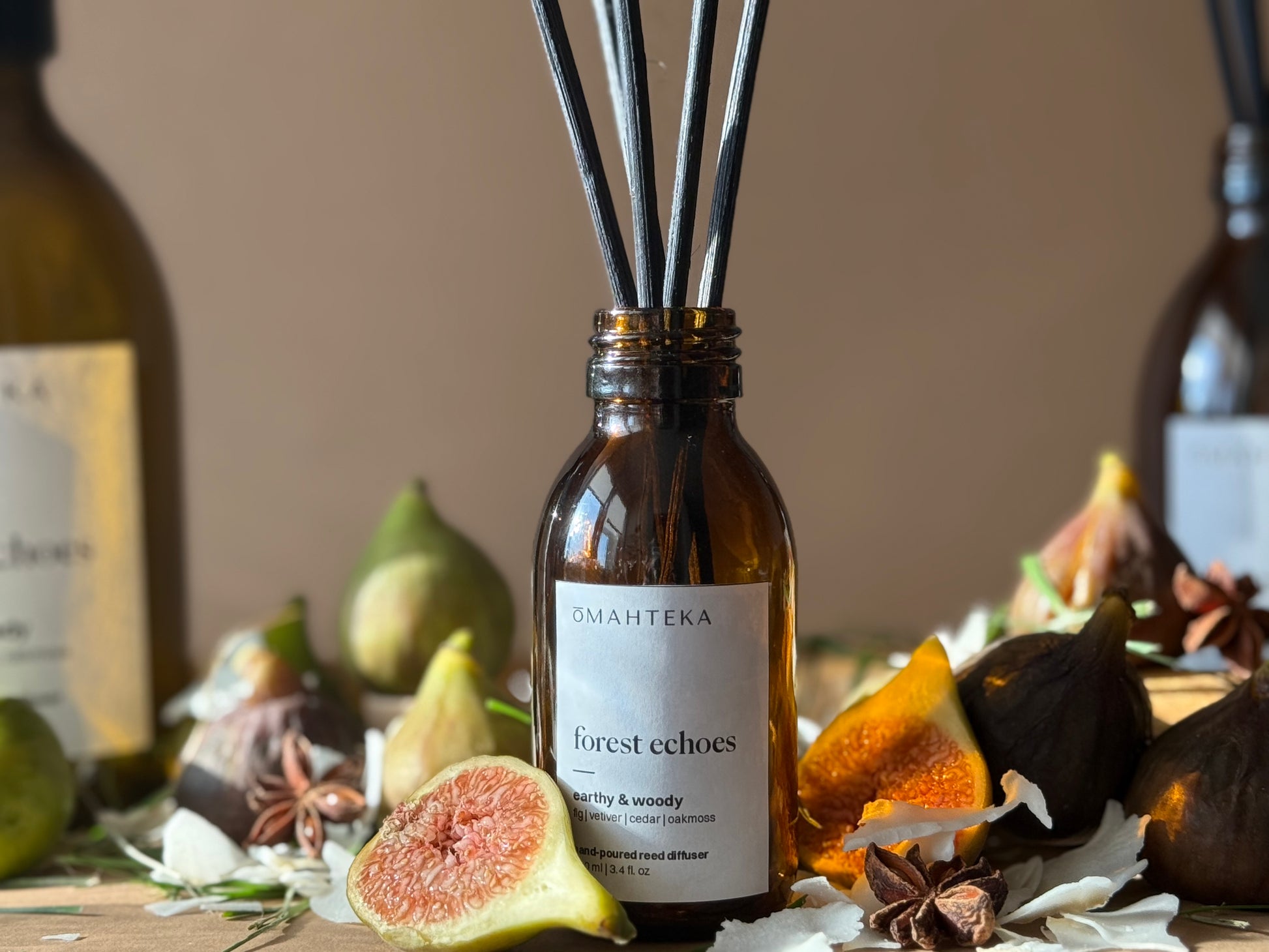 Difuzor de cameră Forest Echoes cu note proaspete de anason, mușchi de stejar și tonka – parfum ambiental earthy pentru un echilibru natural.
