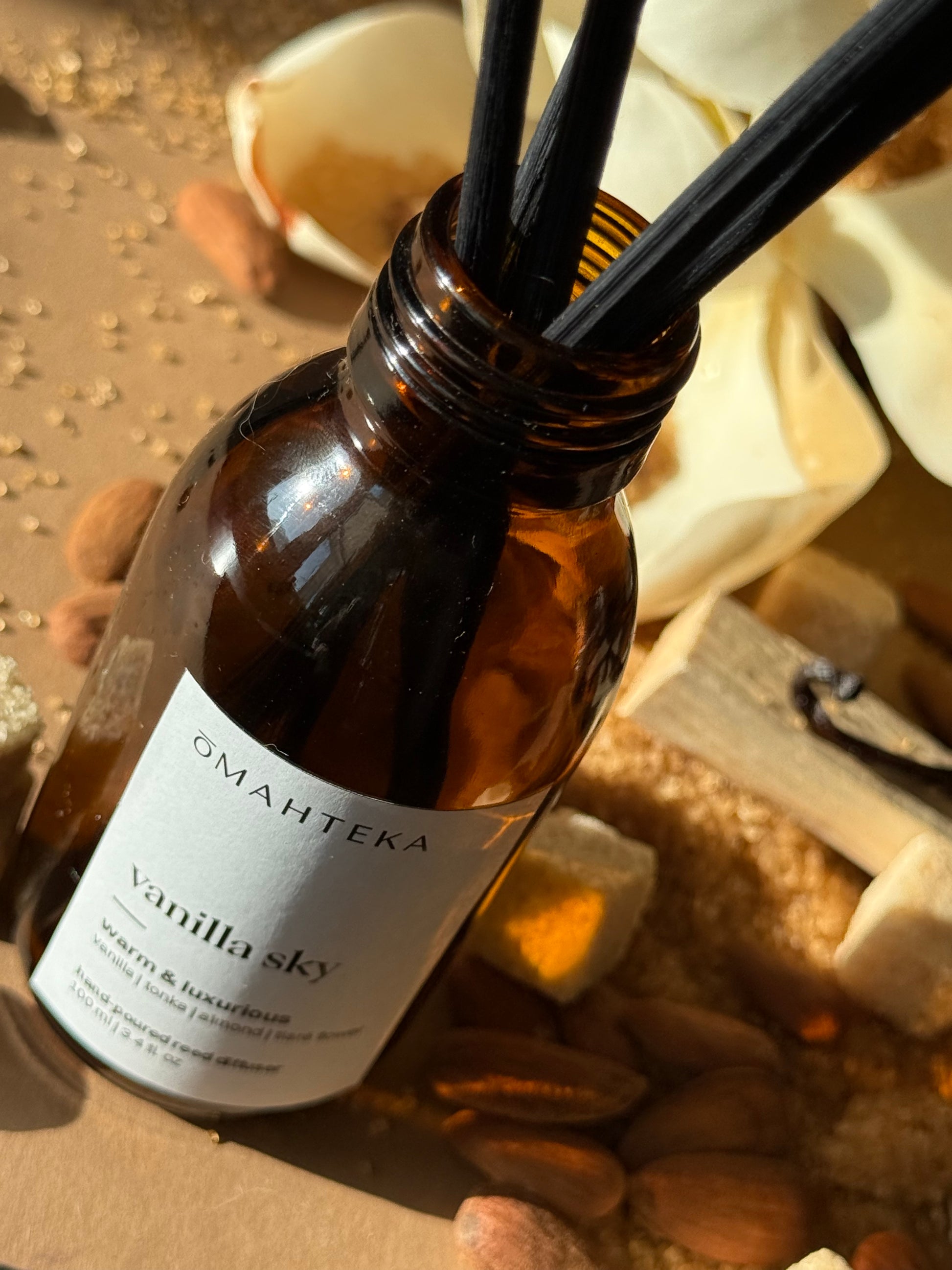 Parfum de cameră Vanilla Sky – difuzor cu bețișoare, aromă caldă de vanilie și accente de cocos, ideal pentru relaxare și echilibru.